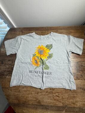 T&B Sunflower cropped tee Girl's size‎ large